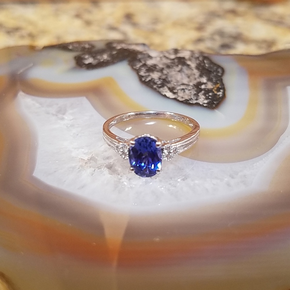 Lorenzo Blue Sapphire & Diamond ring tw 2.6 sz 7
 💙🤍